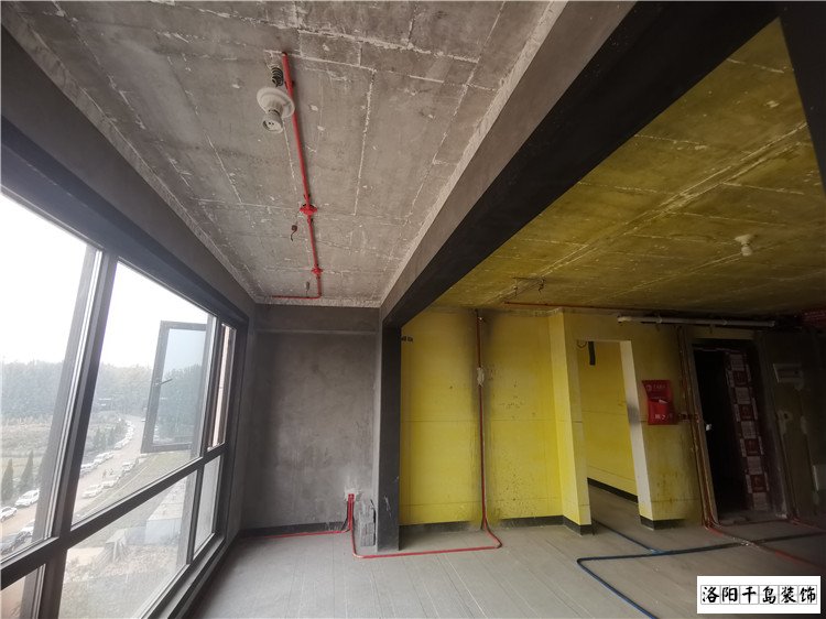 洛陽(yáng)格潤(rùn)小鎮(zhèn)水電施工實(shí)拍圖